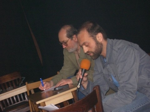 Cu Lucian Chişu, Cenaclul poezie.ro, Cafe Deko, Teatrul Naţional Bucureşti, 9 aprilie 2006.