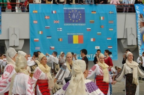 9 mai Ziua Europei, Ansamblul folcloric "Maria Lătăreţu" al şcolii Populare de Artă din Târgu-Jiu, Mişcarea Europeană, secţiunea română.