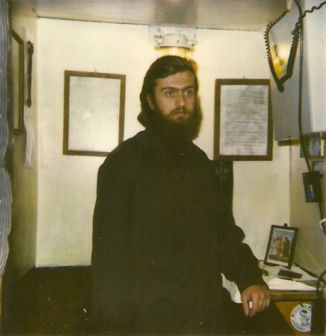În noaptea de Revelion 1993 - 1994, titular portar al Mănăstirii Putna.